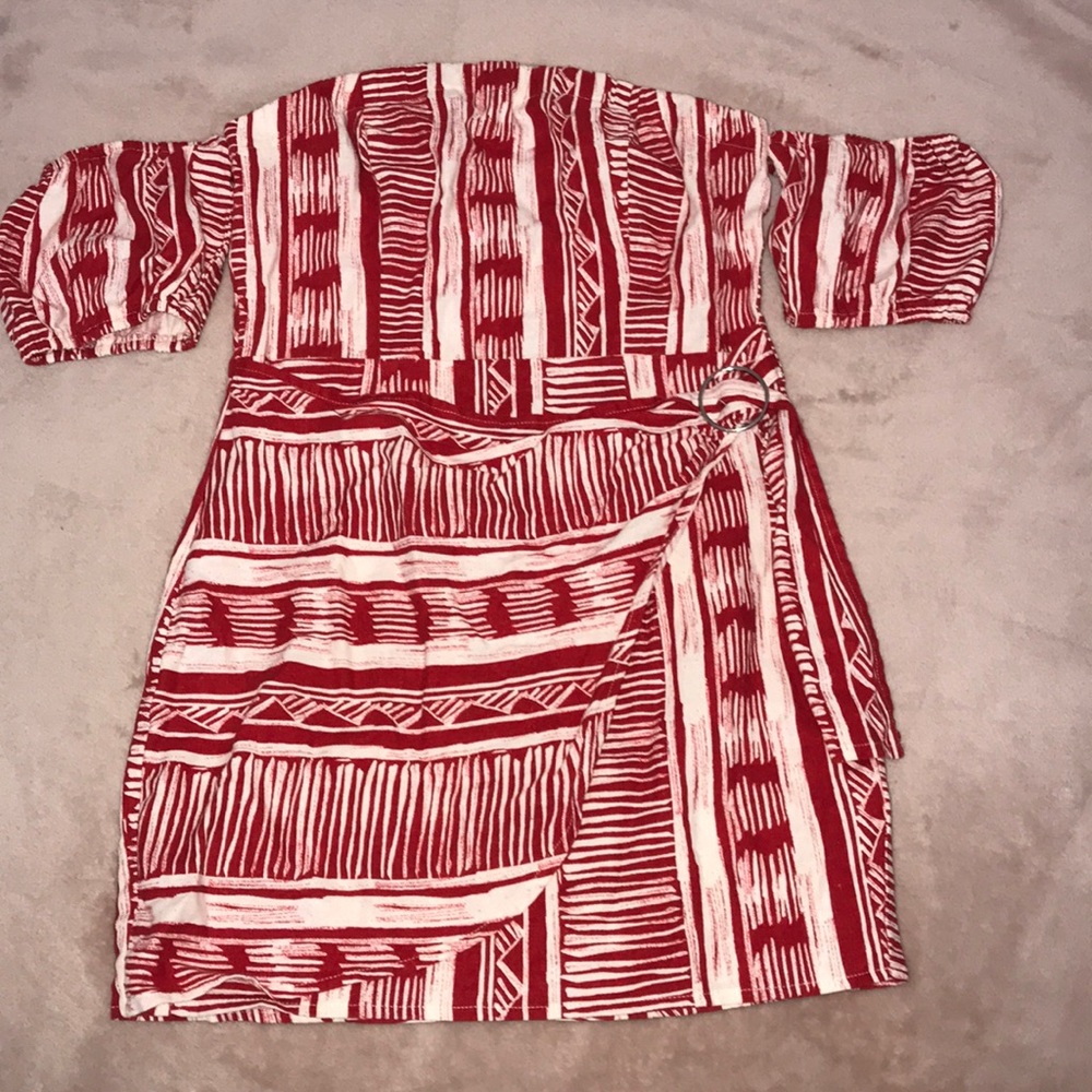 Forever 21 Red Dress no shoulder